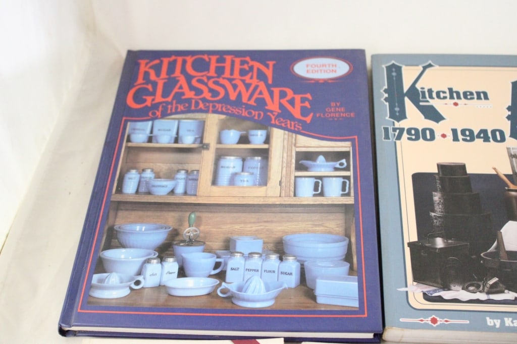 5 Red Wing Collectors Books and others - 2
