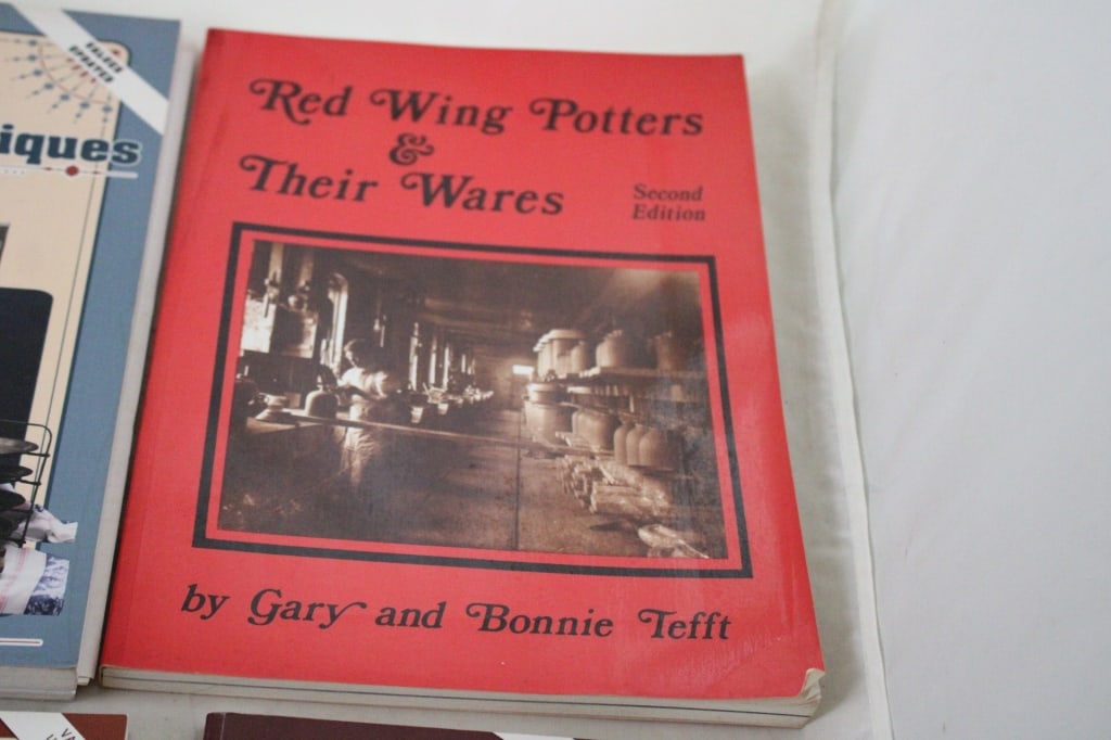 5 Red Wing Collectors Books and others - 4