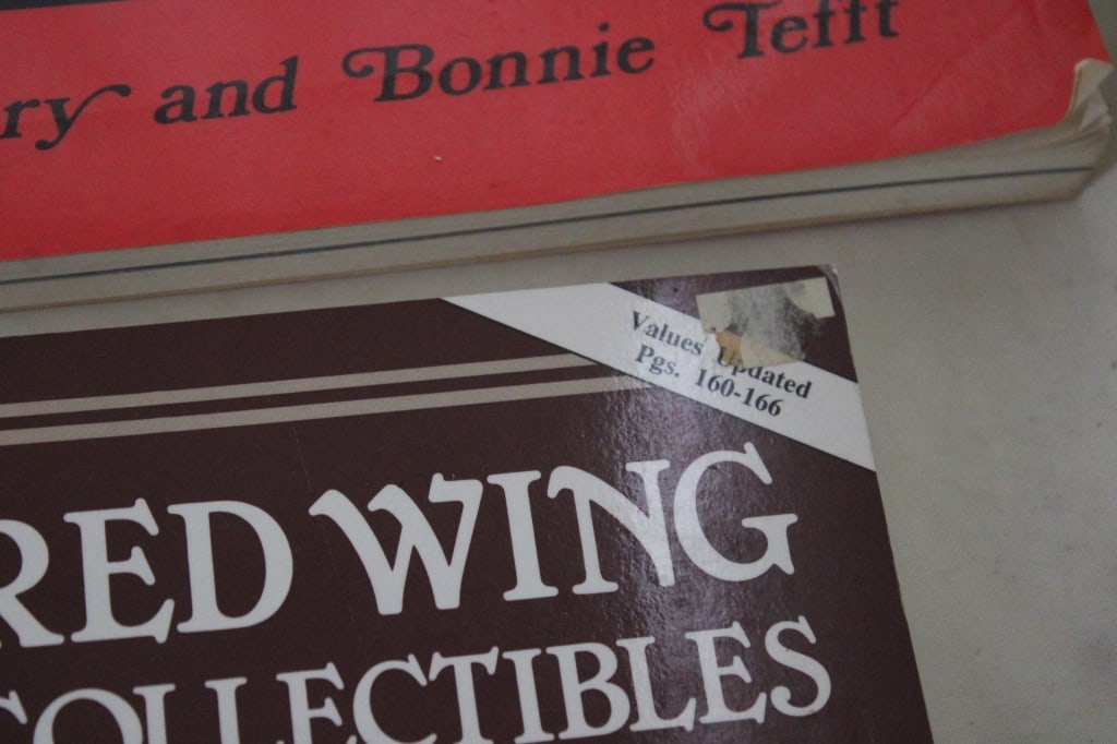 5 Red Wing Collectors Books and others - 8