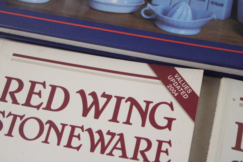 5 Red Wing Collectors Books and others - 9
