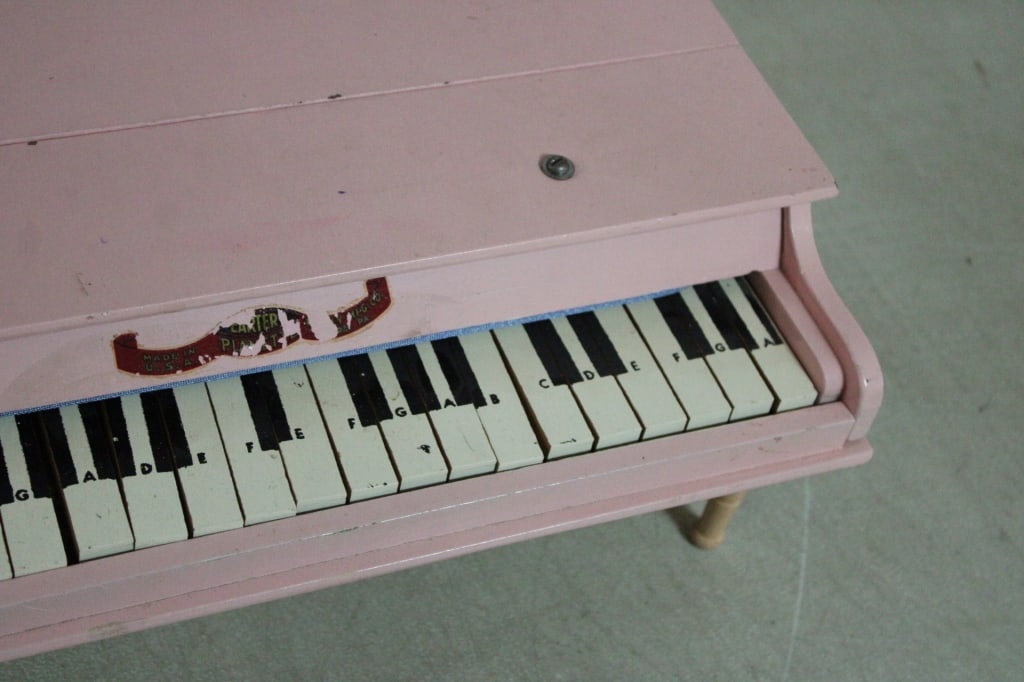 Vintage Pink Wood Child's Piano - 3