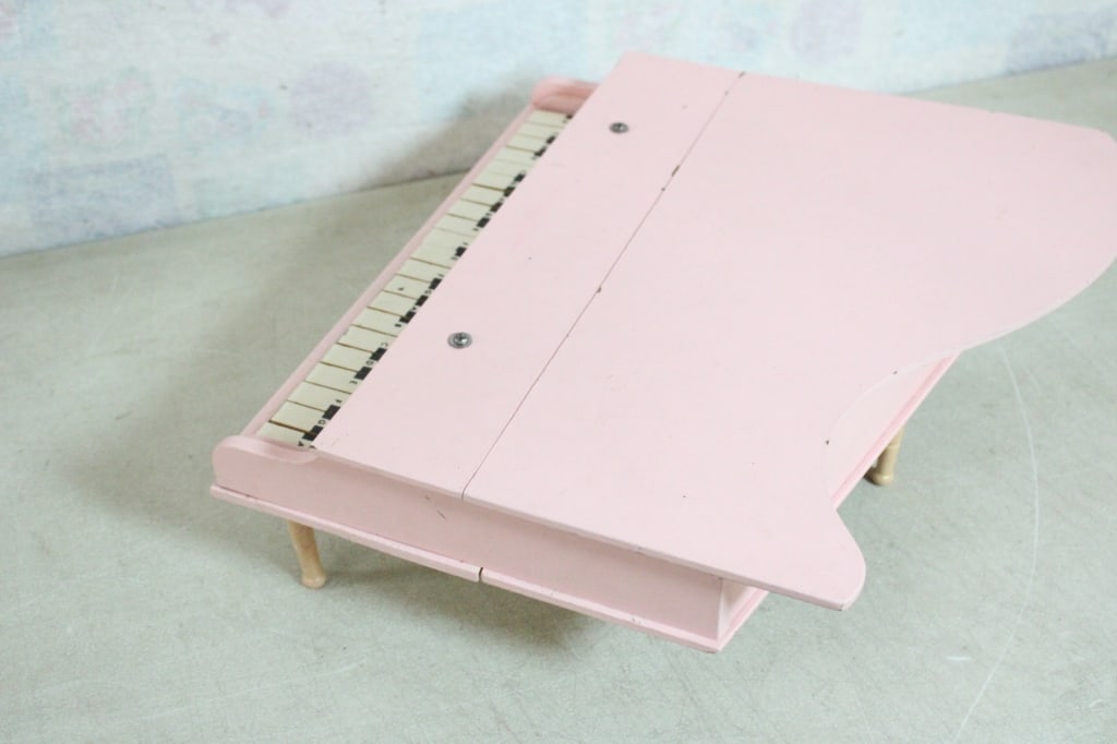 Vintage Pink Wood Child's Piano - 7