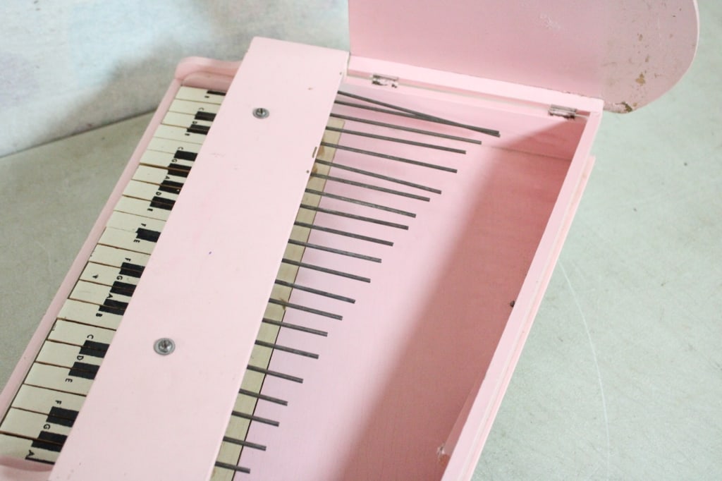 Vintage Pink Wood Child's Piano - 8