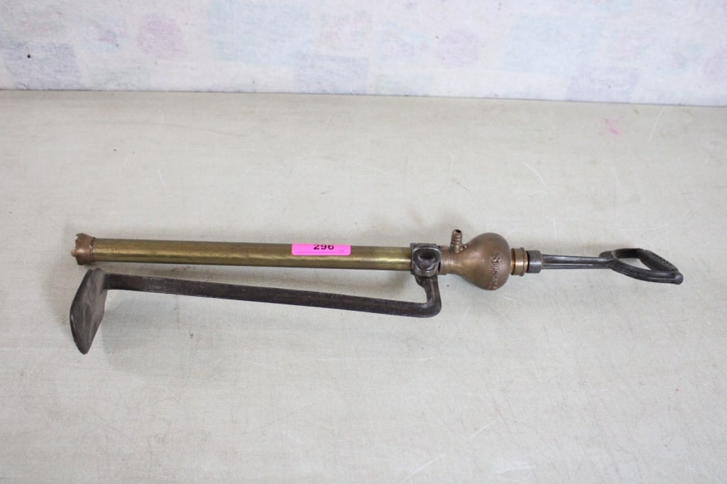 Vintage Brass Success Hand Bilge Navigational Pump: Vintage Brass Success Hand Bilge Navigational Pump - Vintage Brass Navigational Pump. Lot Size 28" x 6" x 3". 5 Lbs. All information and photos, which are part of the description, are intended to be