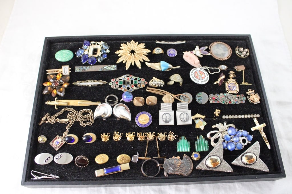 Costume Estate Jewelry, Pins and More (1 of 19)