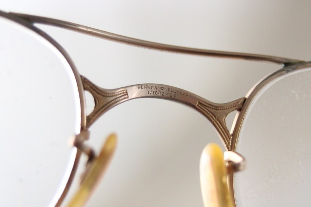 Victorian Box, Gold Eyeglasses, Straight Razors - 12
