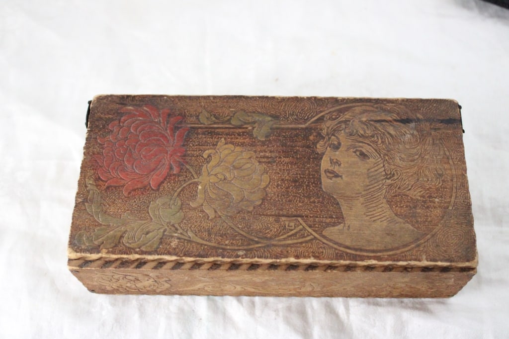 Victorian Box, Gold Eyeglasses, Straight Razors - 8