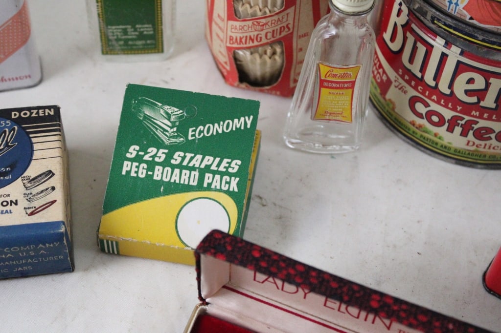 Vintage Advertising Tins, Boxes, Cases & More - 11