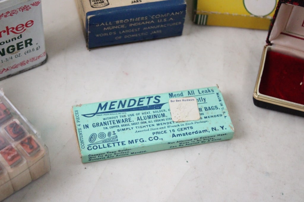 Vintage Advertising Tins, Boxes, Cases & More - 4