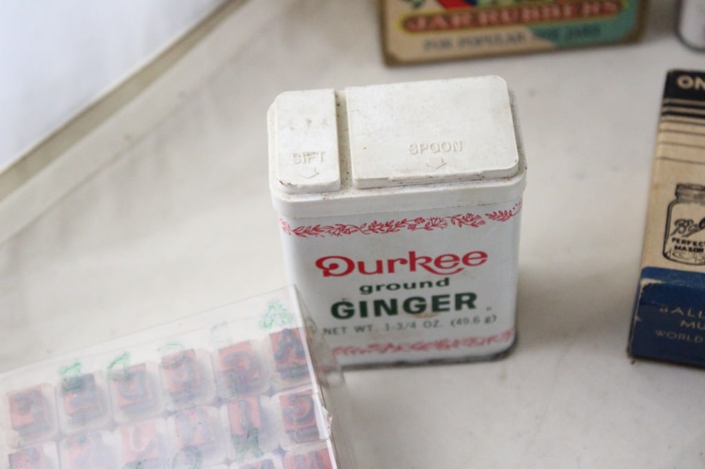 Vintage Advertising Tins, Boxes, Cases & More - 5