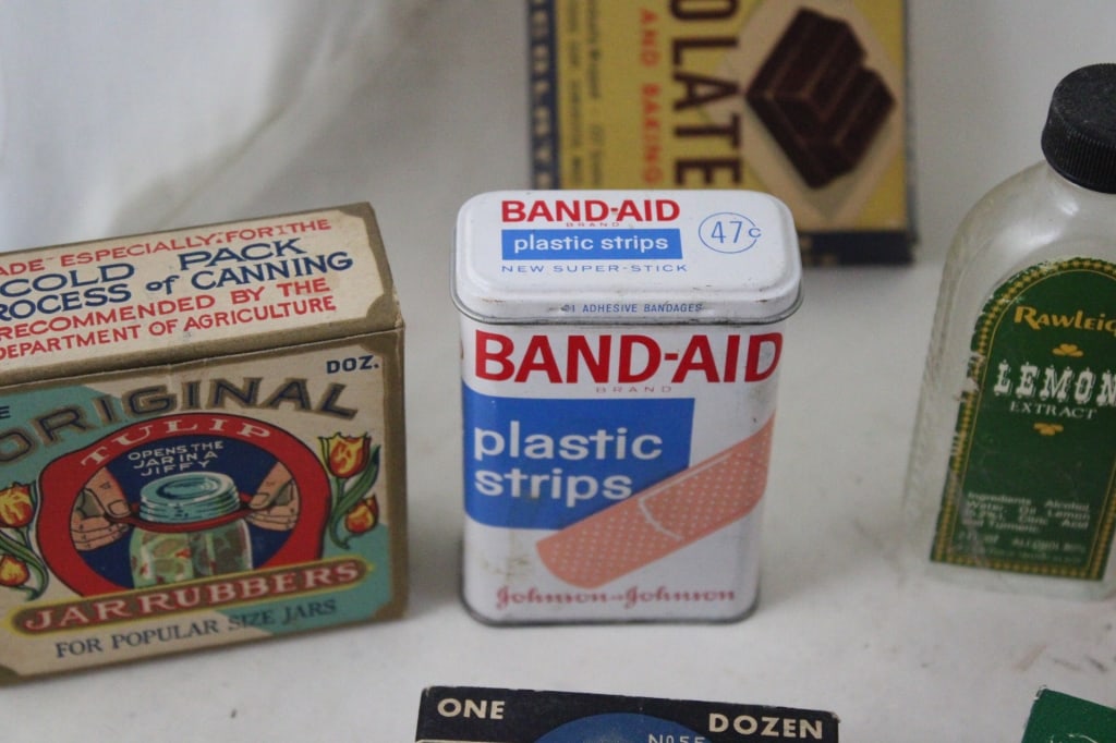 Vintage Advertising Tins, Boxes, Cases & More - 7