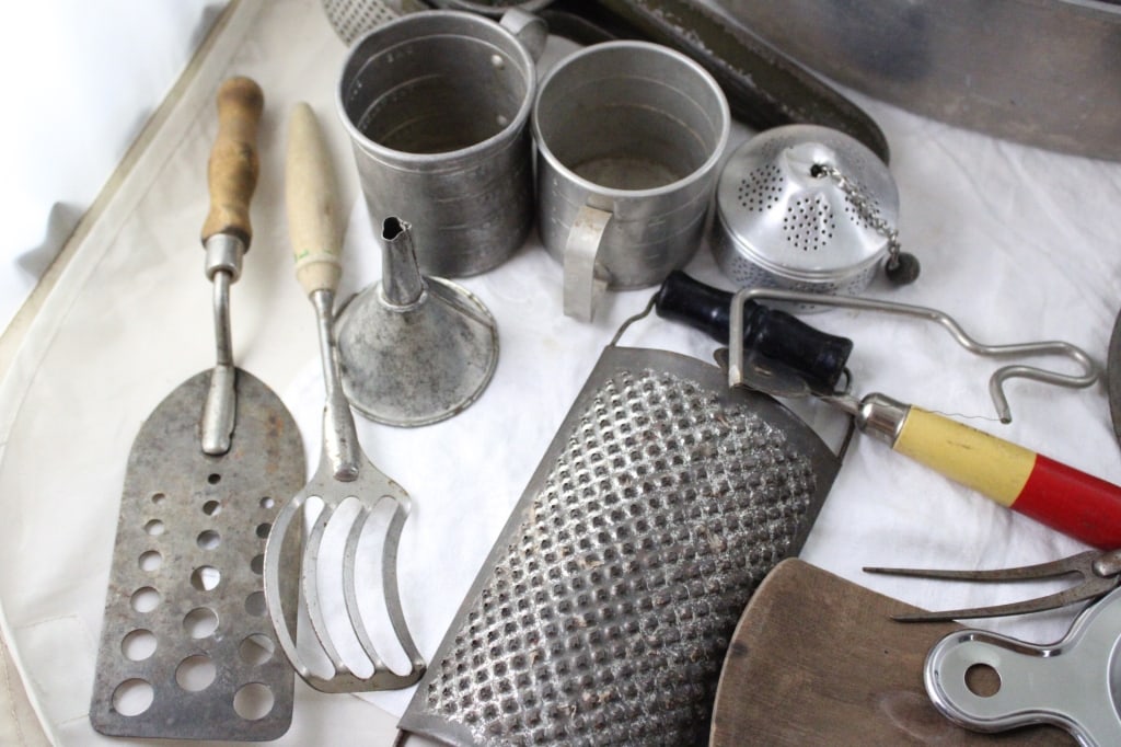 1950s Wear Ever Aluminum Roaster & Kitchen Gadgets - 2