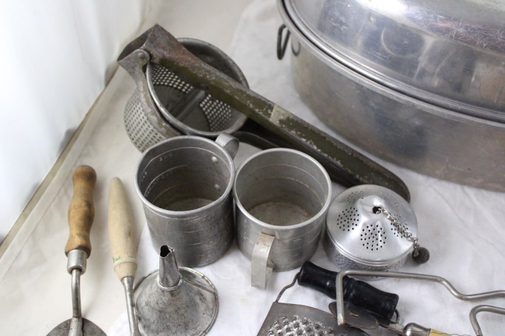 1950s Wear Ever Aluminum Roaster & Kitchen Gadgets - 3