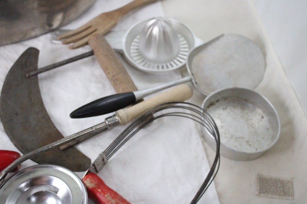 1950s Wear Ever Aluminum Roaster & Kitchen Gadgets - 6