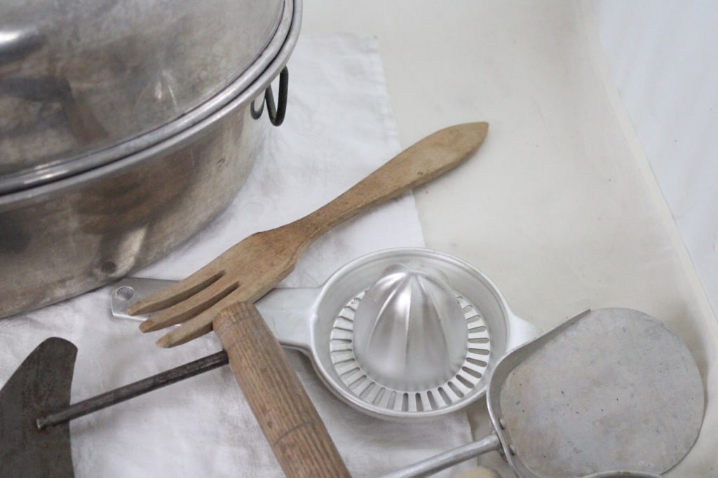 1950s Wear Ever Aluminum Roaster & Kitchen Gadgets - 7