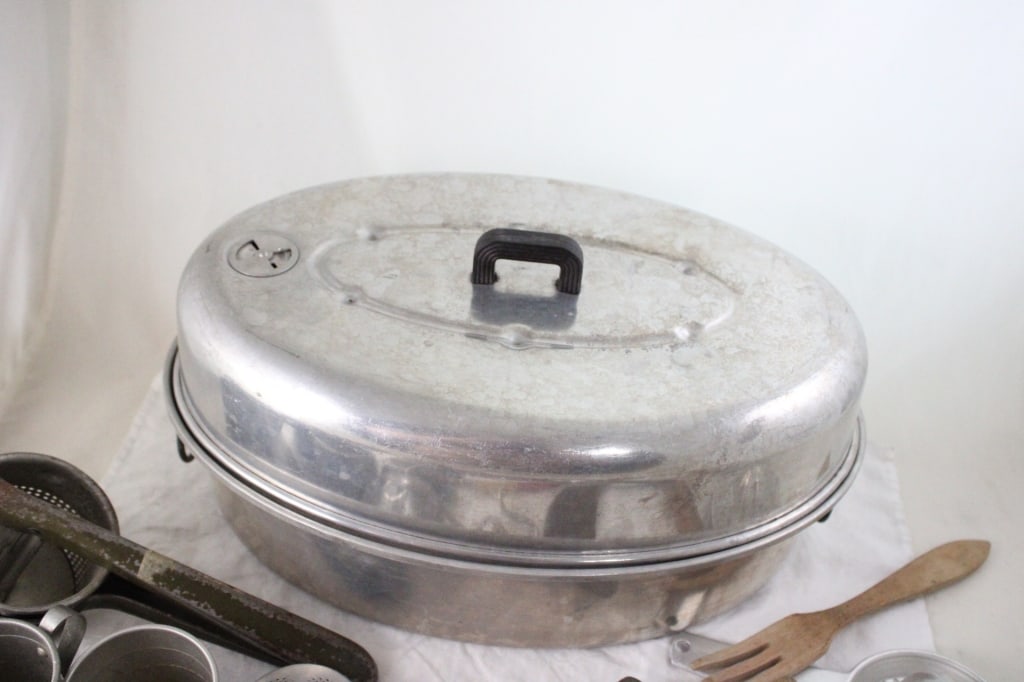 1950s Wear Ever Aluminum Roaster & Kitchen Gadgets - 8