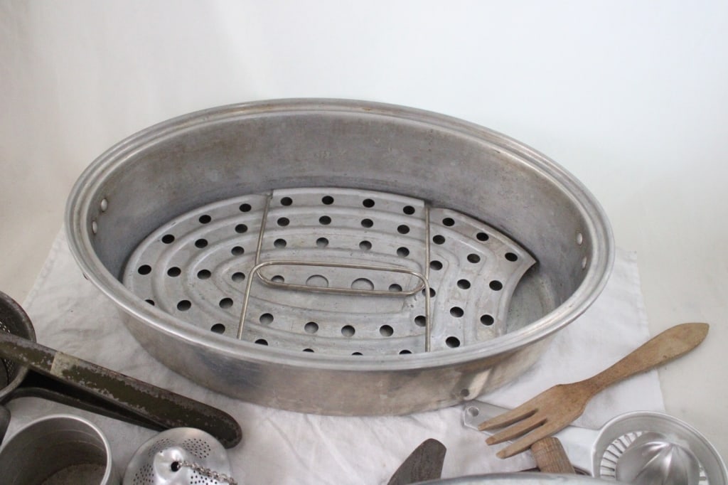 1950s Wear Ever Aluminum Roaster & Kitchen Gadgets - 9
