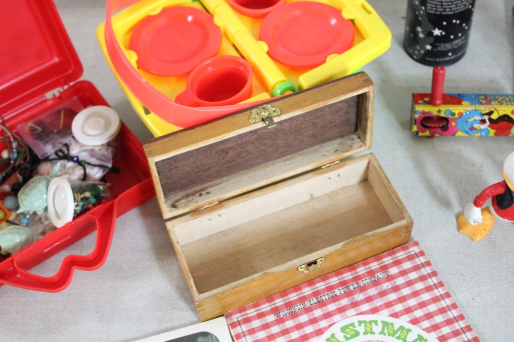 Child's Books, Toys, Games, Carved Birds & More - 5