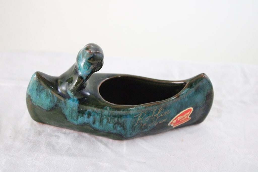 7" McMaster Pottery Indian Canoe Redware: 7" McMaster Pottery Indian Canoe Redware - Roblin Manitoba Signed. Lot Size 7" x 4" x 2". 1 Lb. All information and photos, which are part of the description, are intended to be as accurate as possibl