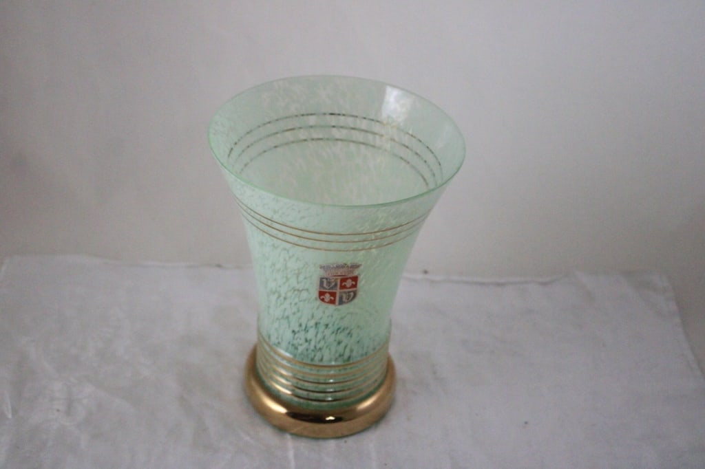 Art Deco 8" Vase Made in France Foil Label Crest: Art Deco 8" Vase Made in France Foil Label Crest - Lot Size 8" x 6" x 6". 2 Lbs. All information and photos, which are part of the description, are intended to be as accurate as possible, but errors
