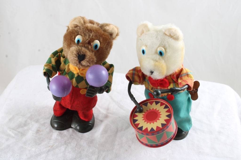2 Windup Bear Toys Playing Drums & Maracas (1 of 12)
