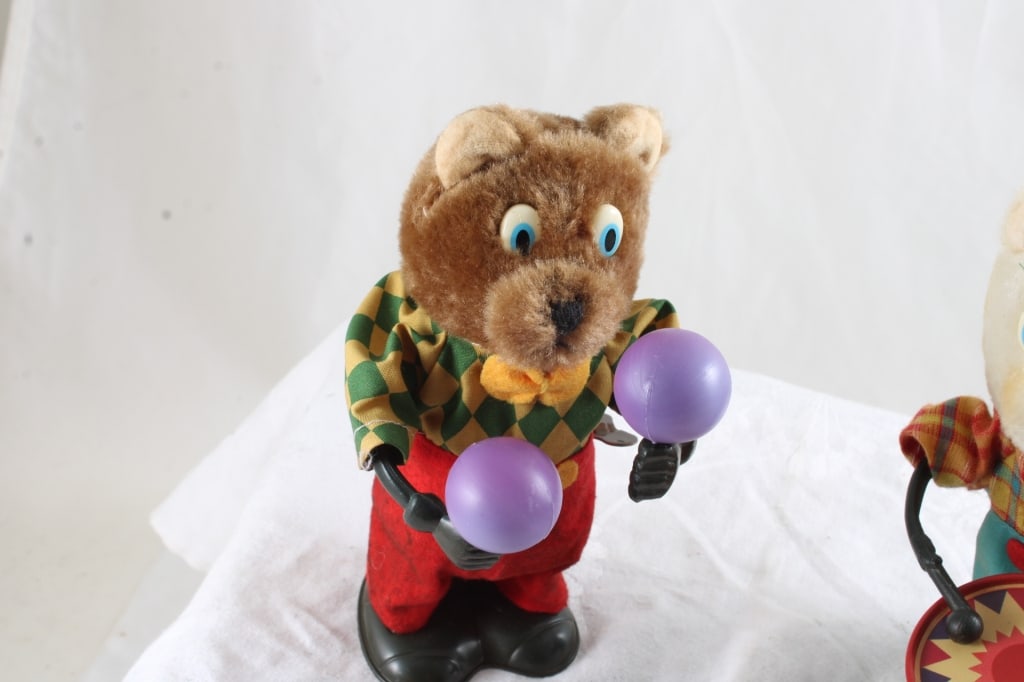 2 Windup Bear Toys Playing Drums & Maracas - 2