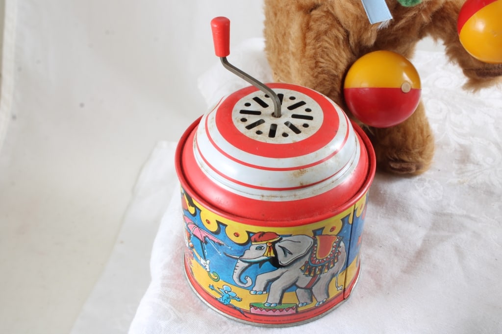 German Windup Music Toy, Wind Up Bear & More - 4