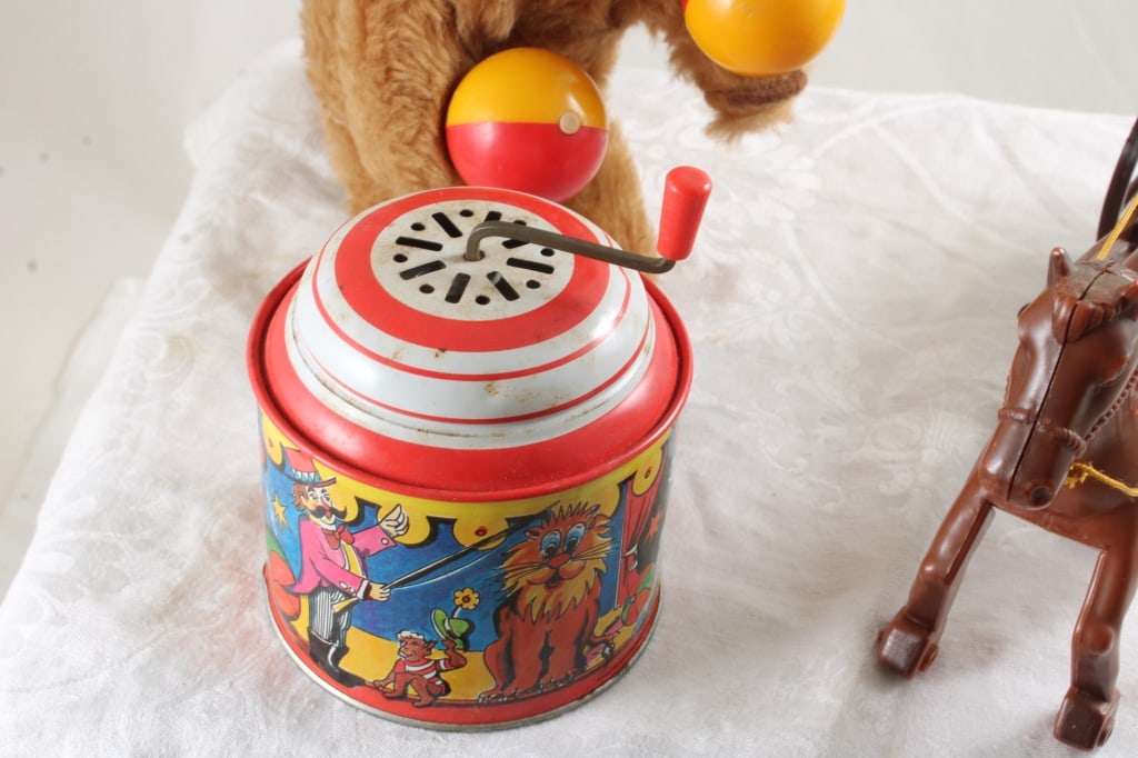 German Windup Music Toy, Wind Up Bear & More - 5