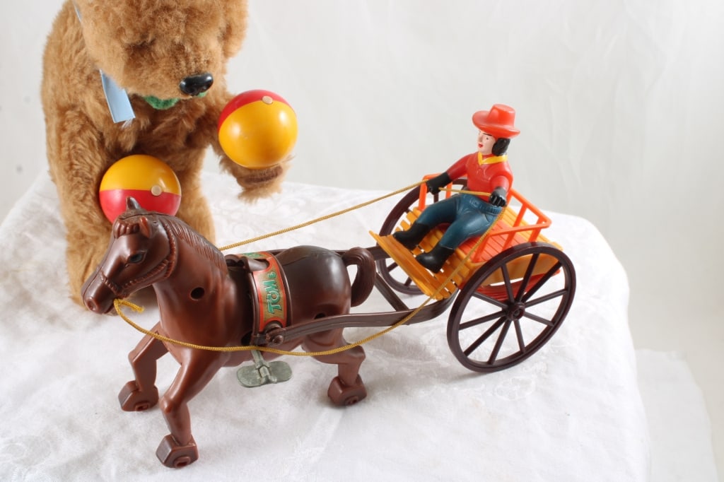 German Windup Music Toy, Wind Up Bear & More - 9