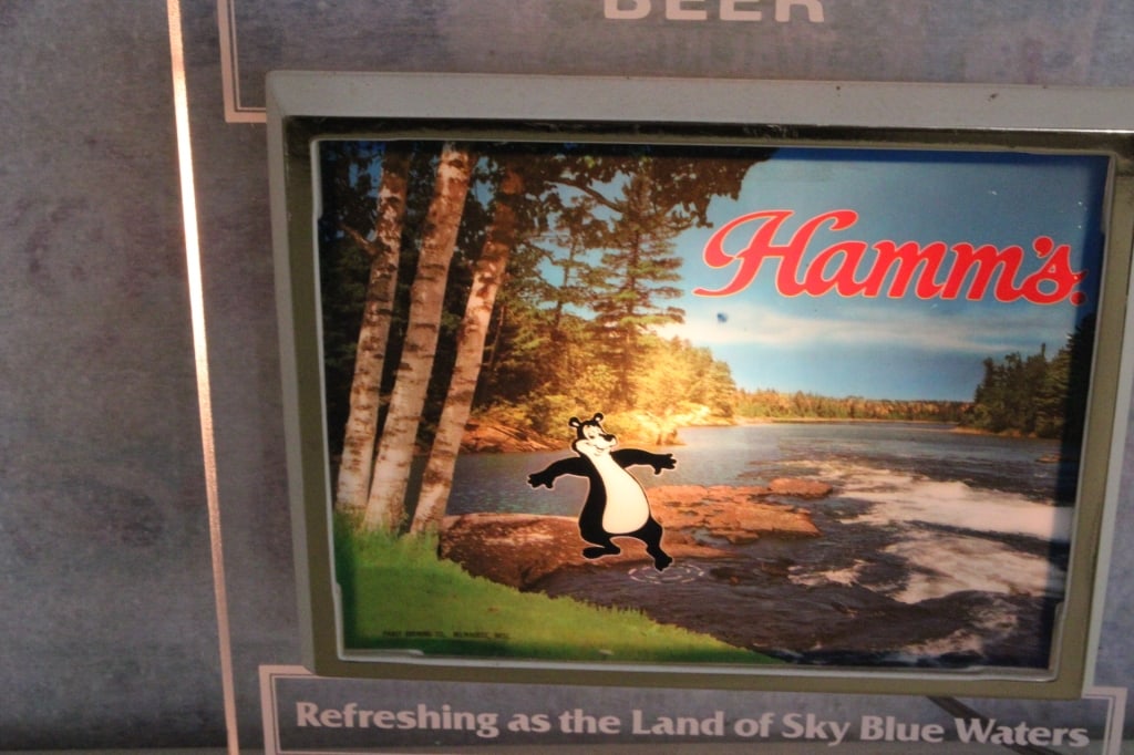 Hamm's Beer Lighted Sign 1980's Bear Toe in Water - 4