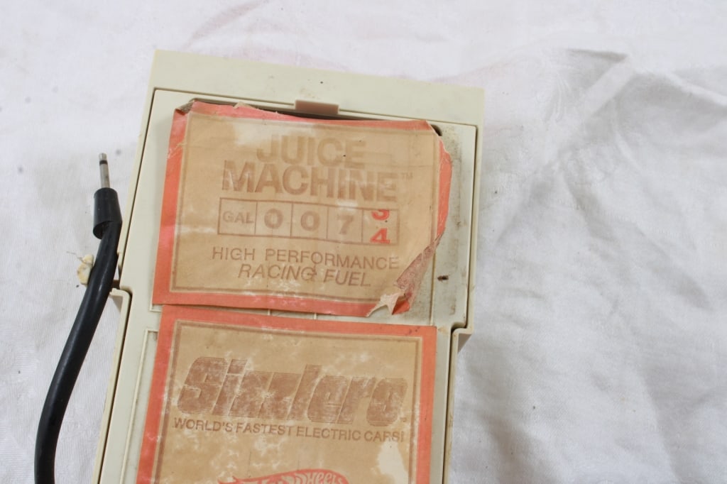 Mattel Hot Wheel Red Line 5 Sizzlers & Gas Pump - 13