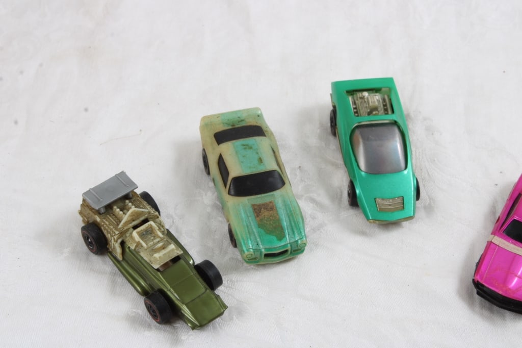 Mattel Hot Wheel Red Line 5 Sizzlers & Gas Pump - 6