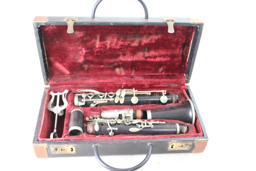 Rene' Dumont Paris #311 Grenadilla Wood Clarinet (1 of 14)