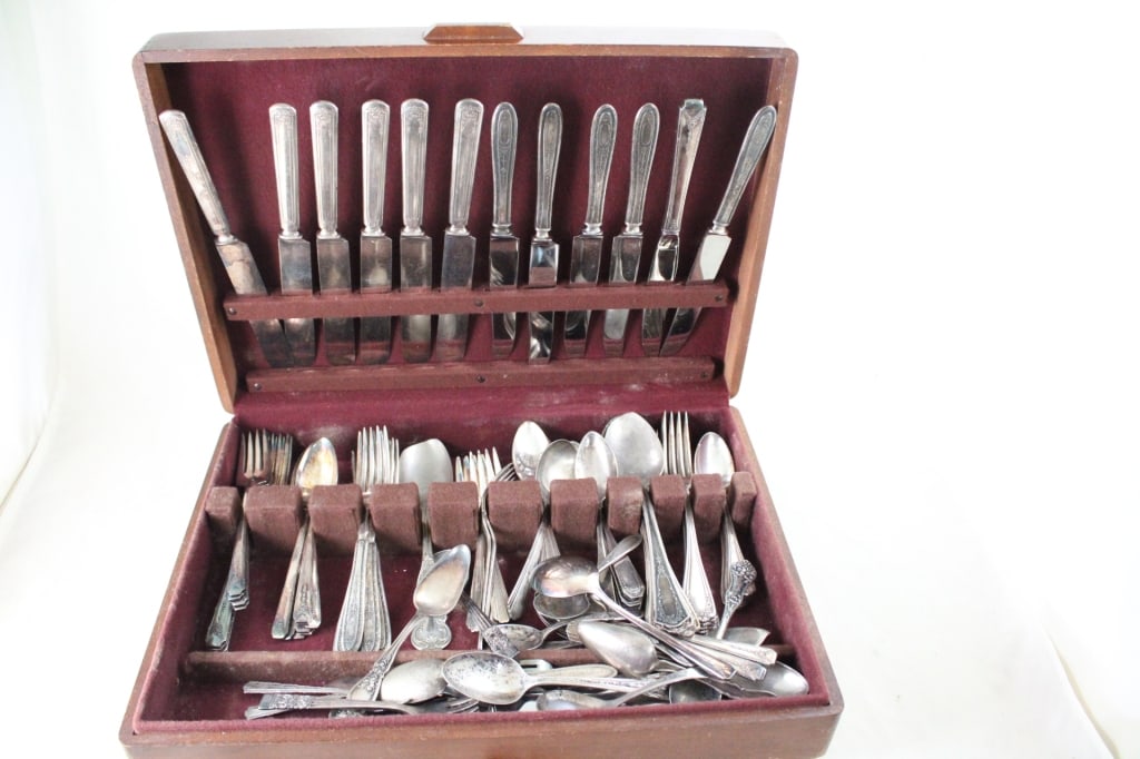Silverplate Flatware Variety Makers and Patterns (1 of 20)