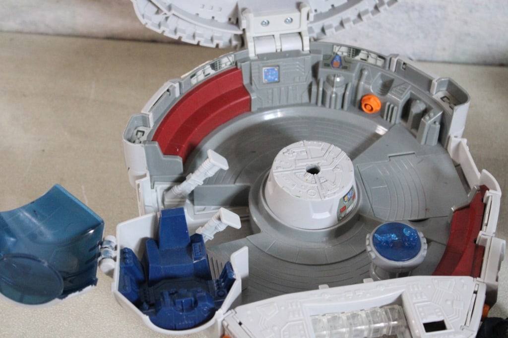 Playskool Star Wars Millenium Falcons & Figures - 16