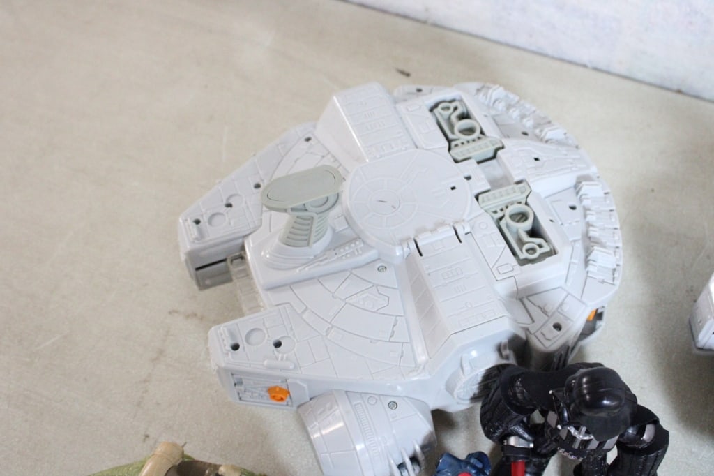 Playskool Star Wars Millenium Falcons & Figures - 20
