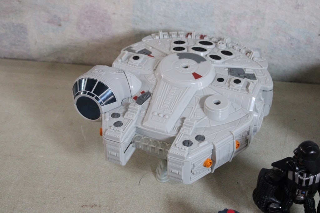 Playskool Star Wars Millenium Falcons & Figures - 4