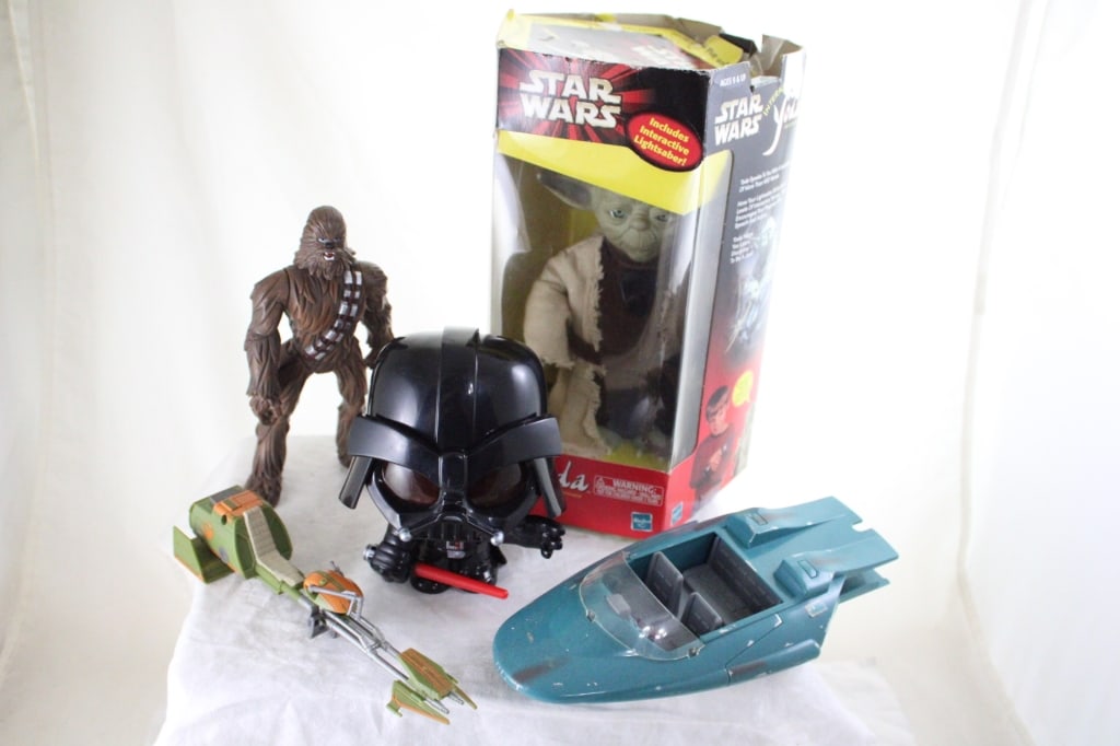 Star Wars Force N Telling Darth Vader and more: Star Wars Force N Telling Darth Vader and more - Yoda, Chewbacca, Speeder and other. Lot Size 12" x 12" x 12". 3 Lbs. All information and photos, which are part of the description, are intended to be