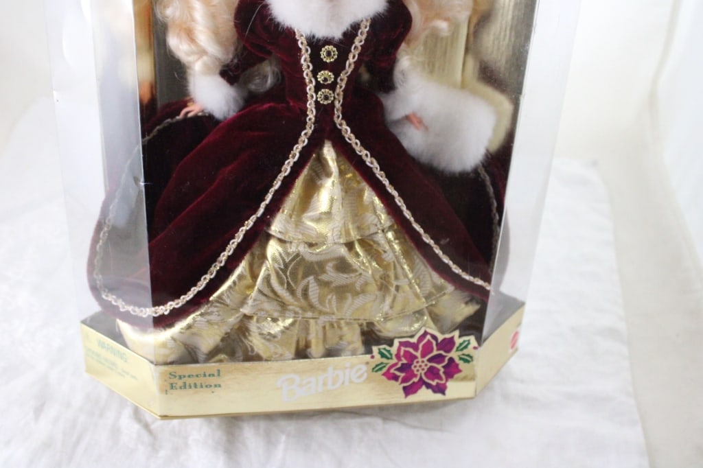2 Holiday Barbies Happy Holidays in Boxes - 12