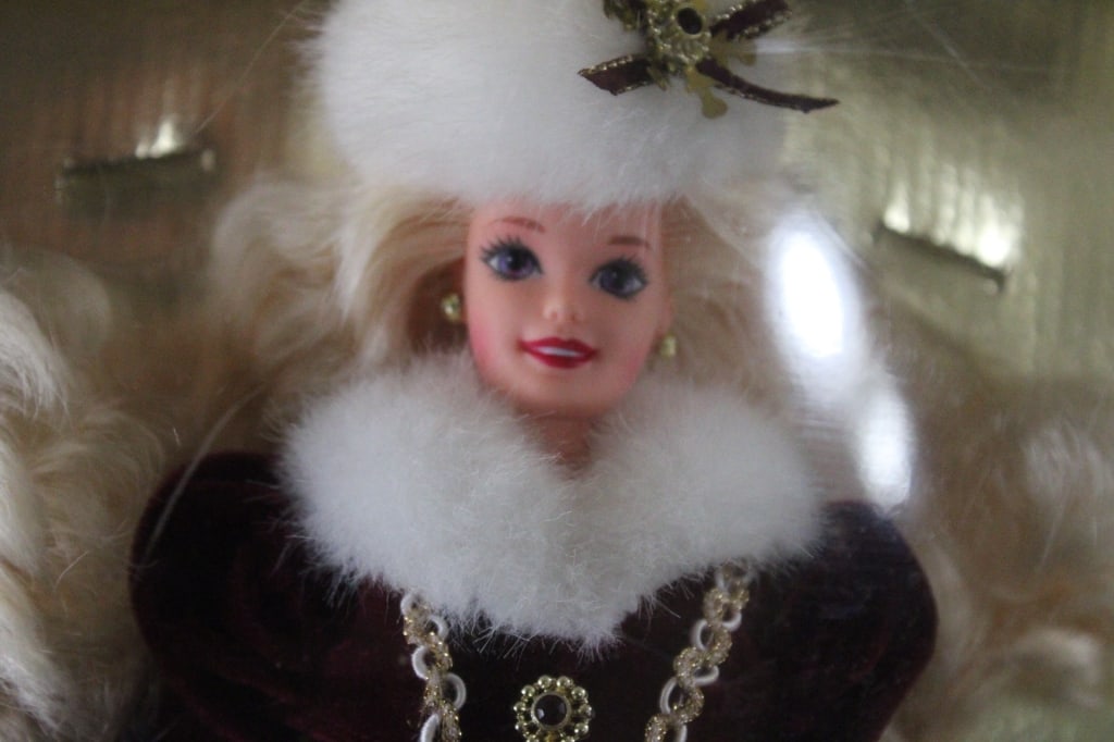 2 Holiday Barbies Happy Holidays in Boxes - 16