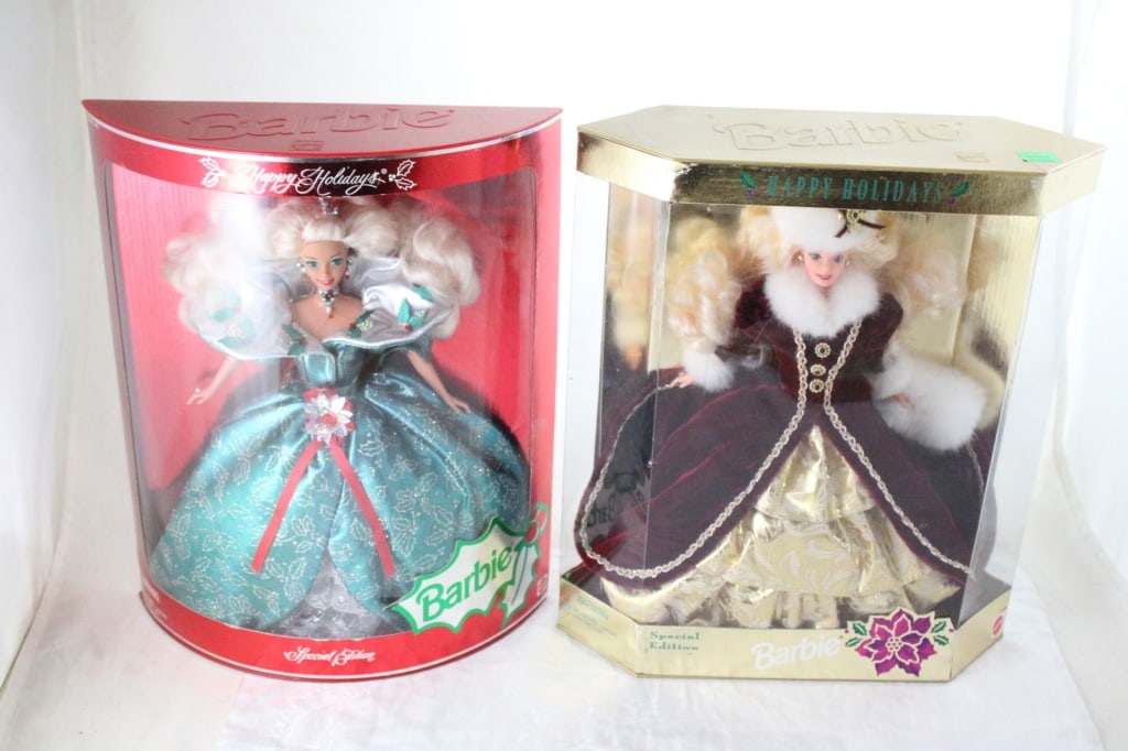 2 Holiday Barbies Happy Holidays in Boxes (1 of 17)