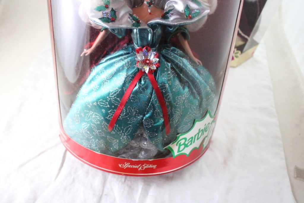 2 Holiday Barbies Happy Holidays in Boxes - 6
