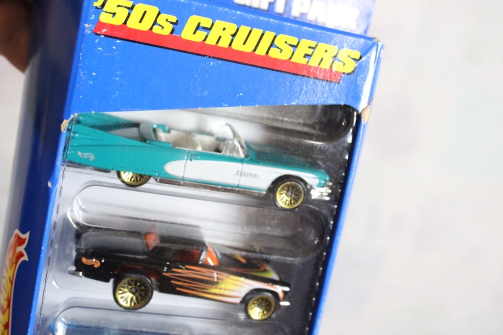 Hot Wheels Car Wash & 3 Sets Cars - 3
