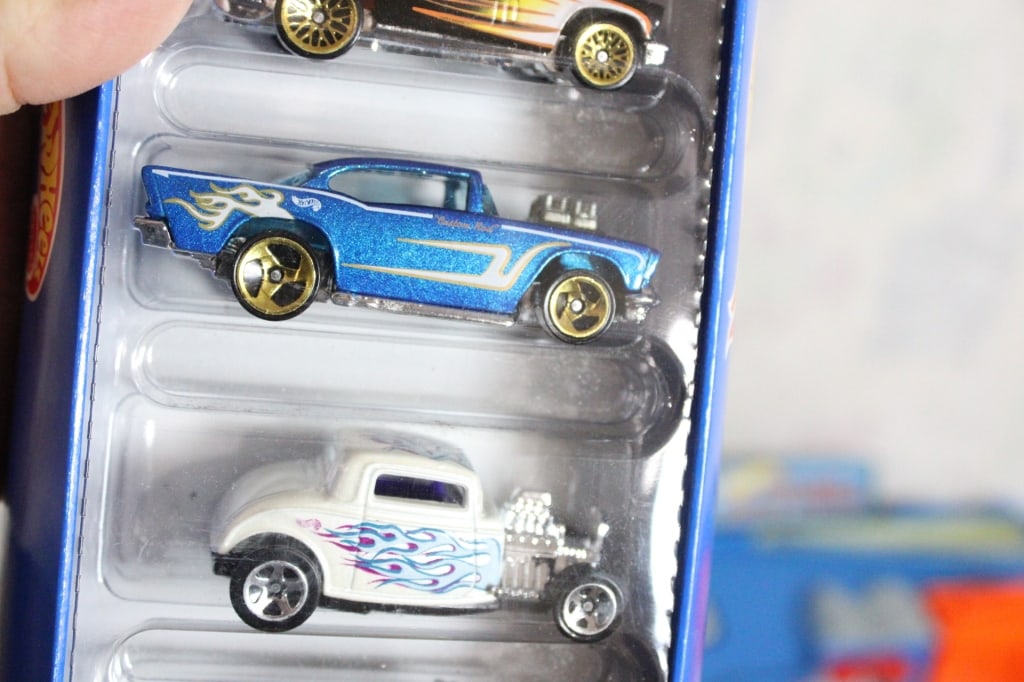 Hot Wheels Car Wash & 3 Sets Cars - 4