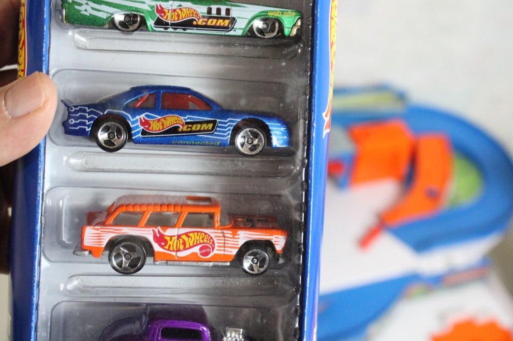 Hot Wheels Car Wash & 3 Sets Cars - 8