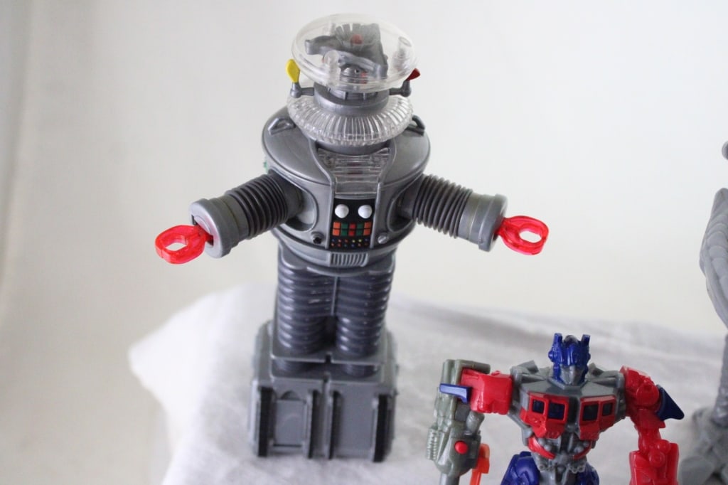 10" Bandai Alpha 5 Talking Power Ranger & More - 3