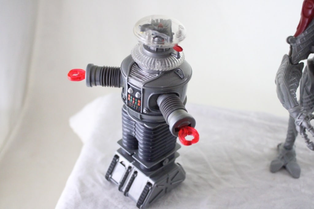 10" Bandai Alpha 5 Talking Power Ranger & More - 7
