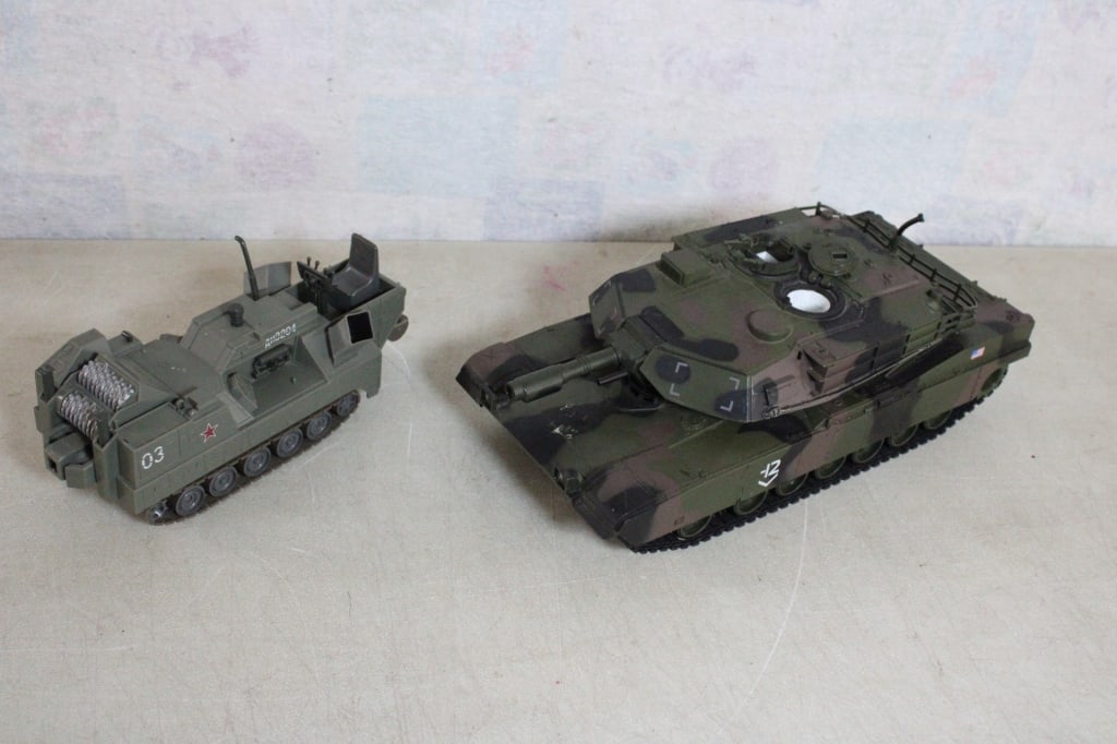 M1 Abrams Tank, Hasbro Indiana Jones Jungle Cutter (1 of 12)