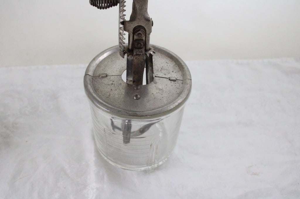 1965 Barbie Thermos, Beater Jar & More - 10