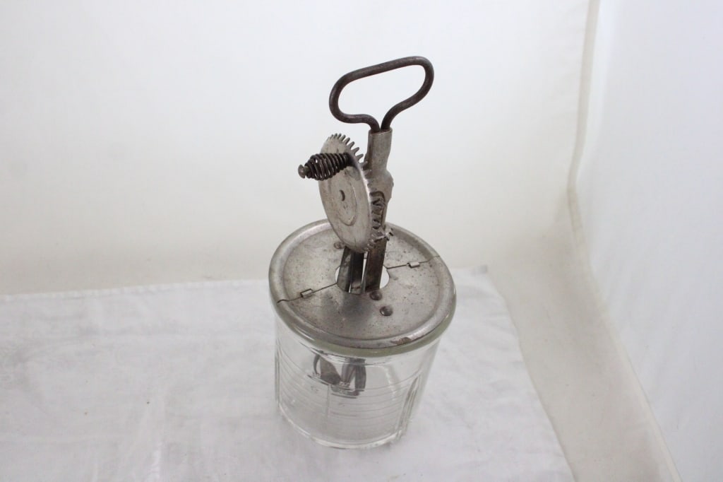 1965 Barbie Thermos, Beater Jar & More - 9